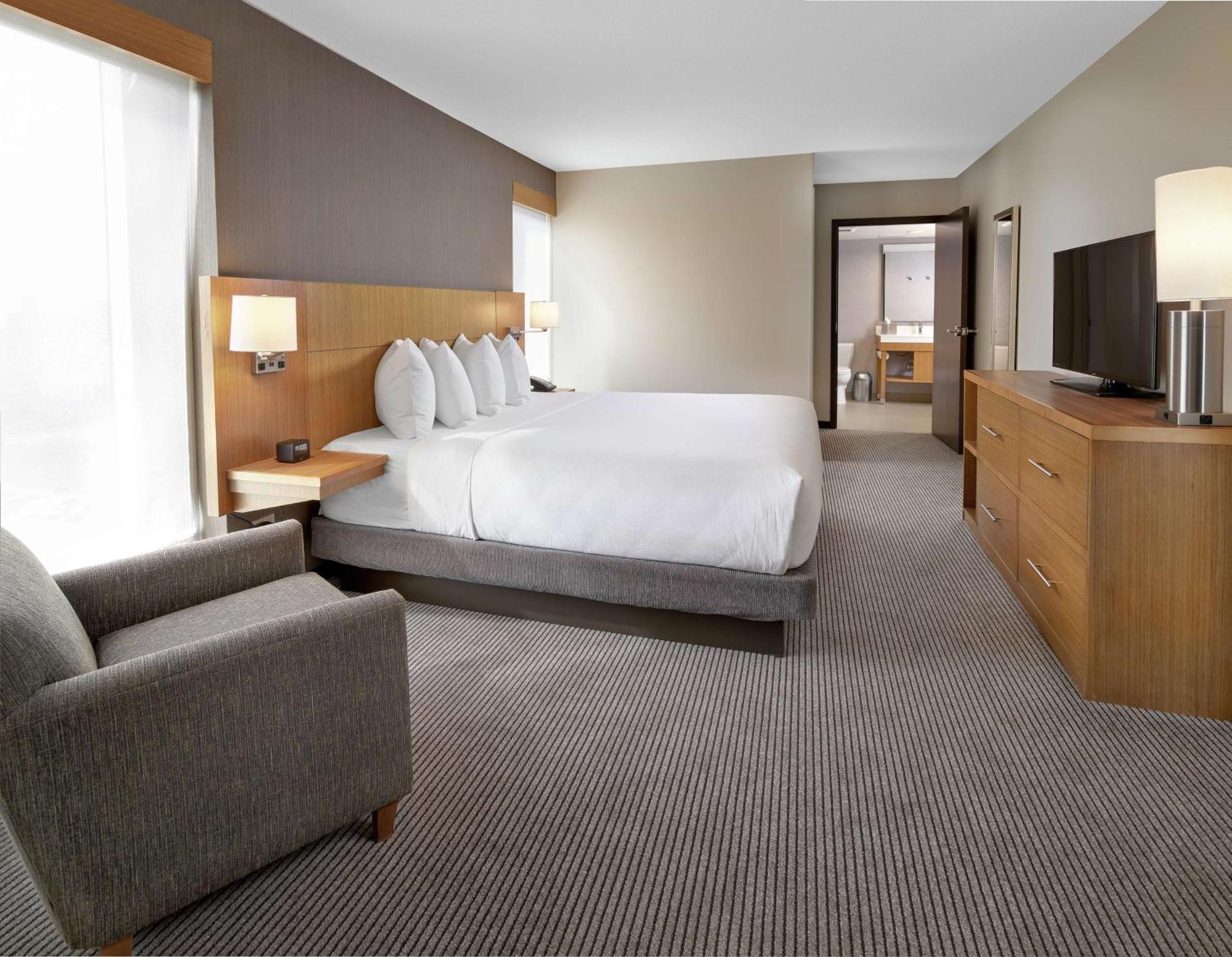 Hotel Doubletree By Hilton Edmonton Downtown Exterior foto